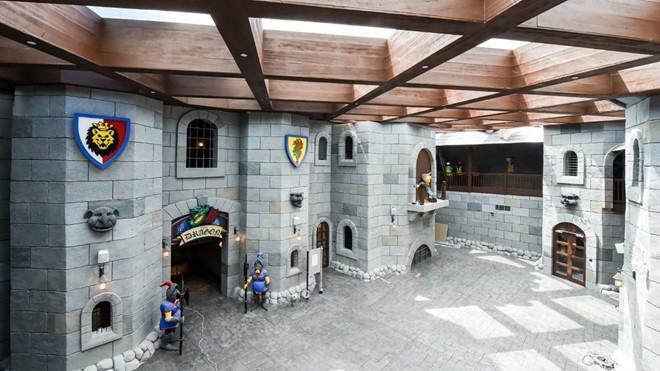 Legoland Dubai và Legoland Water Park có 60 triệu viên Lego và 15.000 khối lego. Legoland Dubai và Legoland Water Park có 60 triệu viên Lego và 15.000 khối lego.